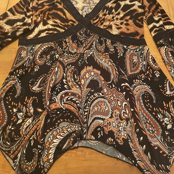 VENUS Mixed Print V Neck Bell Sleeve Top Leopard Paisley Size Large NEW - Picture 2 of 2